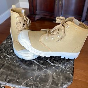Tommy Bahama Lace up/side zip high tops